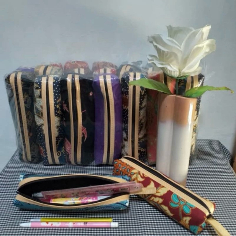 

Tempat Pensil Batik Khas Jogja 1 kodi (isi 20pcs) Dompet Souvenir Oleh Oleh Khas Yogyakarta