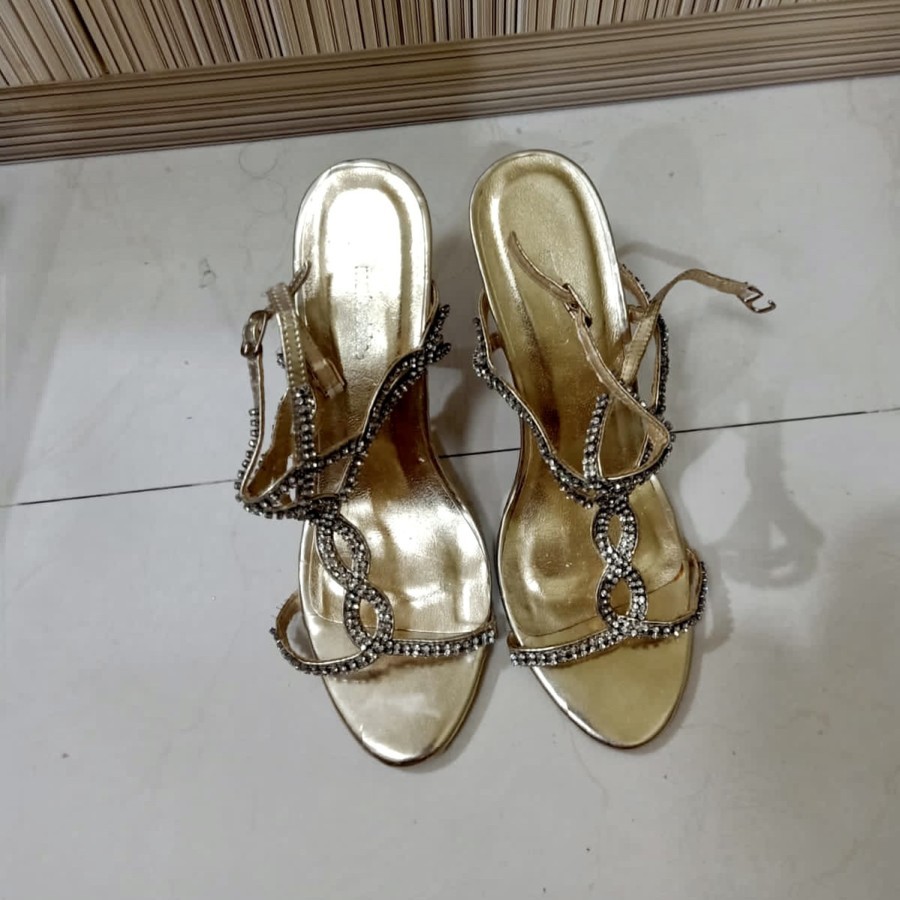 Sepatu heels wanita/sepatu wanita/sepatu gold/sepatu/sepatu pesta