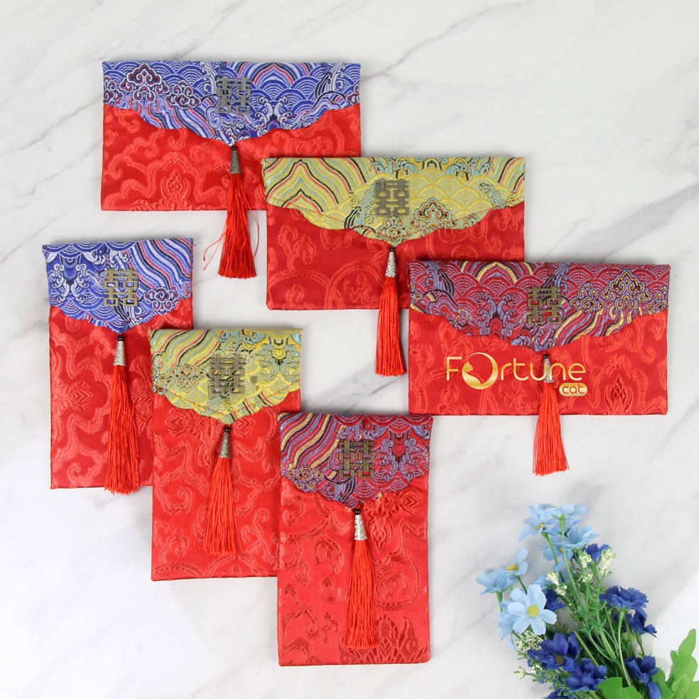 

Angpao Sangjit Kain Shuang Xi Wedding Engagement Lamaran Kawinan Kain Premium Merah Gantungan Batik EMSSP3974