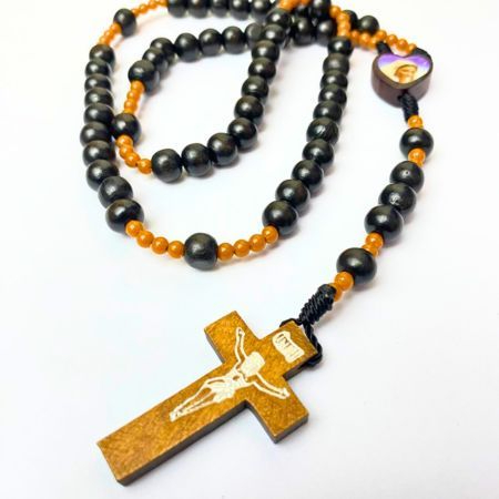 kalung manik kayu hitam untuk doa rosario katolik bandul salib kayu
