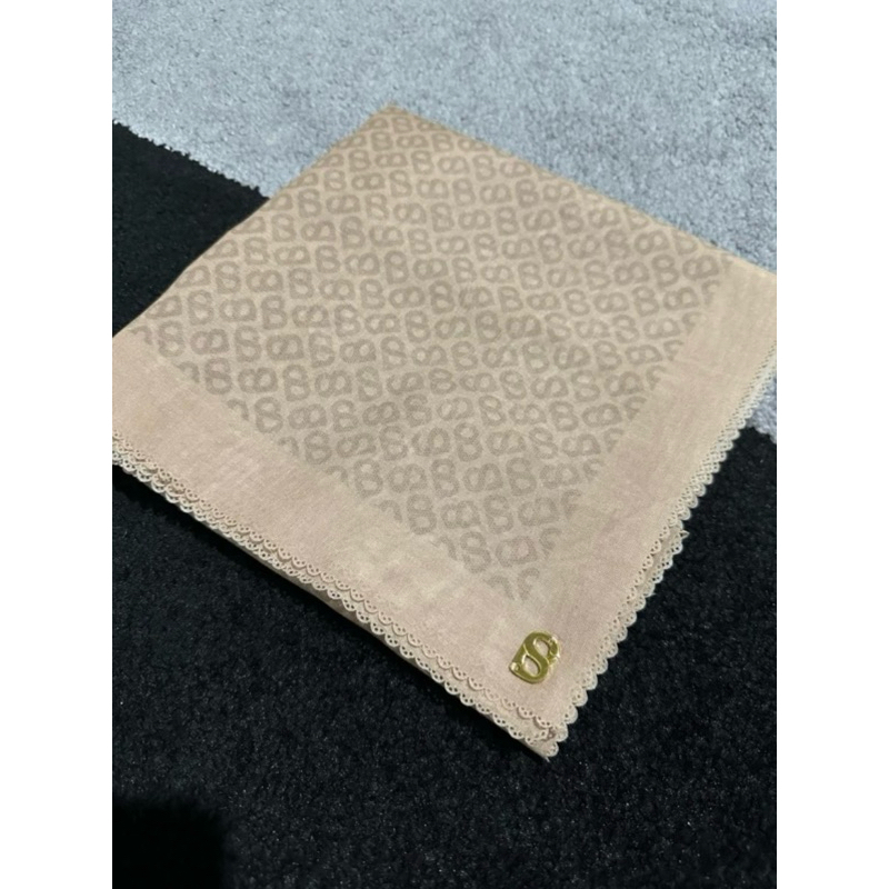 Buttonscarves tapis butter