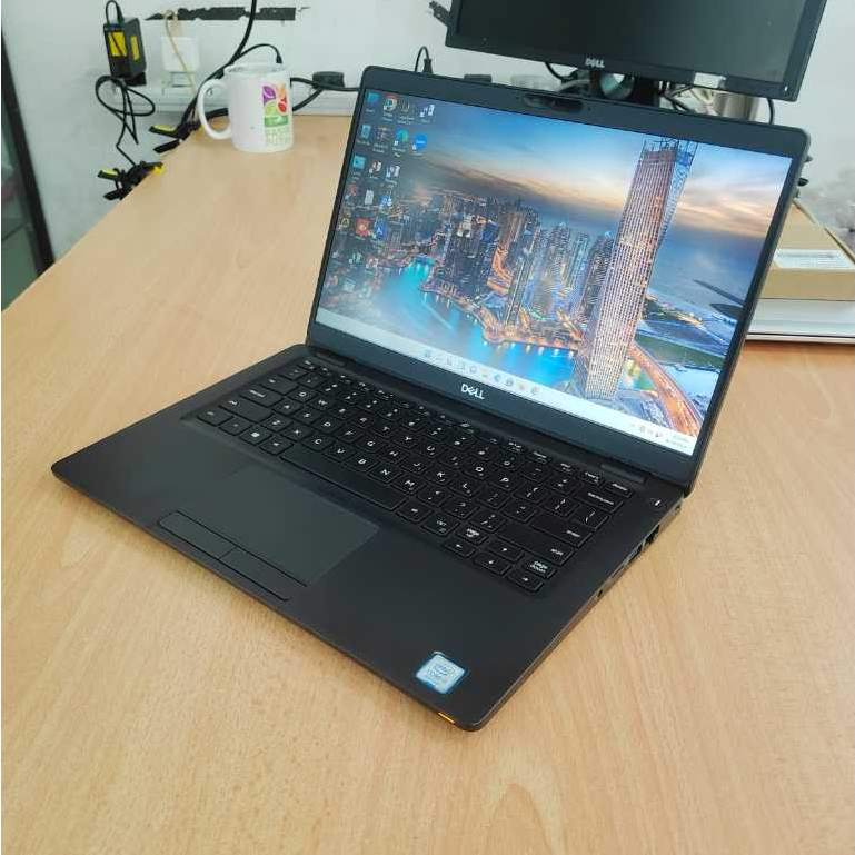 Laptop Bekas Dell Latitude 5300 / Core i7 Gen 8