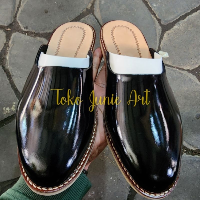 SANDAL SLOP PRIA SELOP KULIT GLOSY / MENGKILAP KUALITAS PREMIUM ( AKSESORIS BUSANA ADAT JAWA DAN BAL