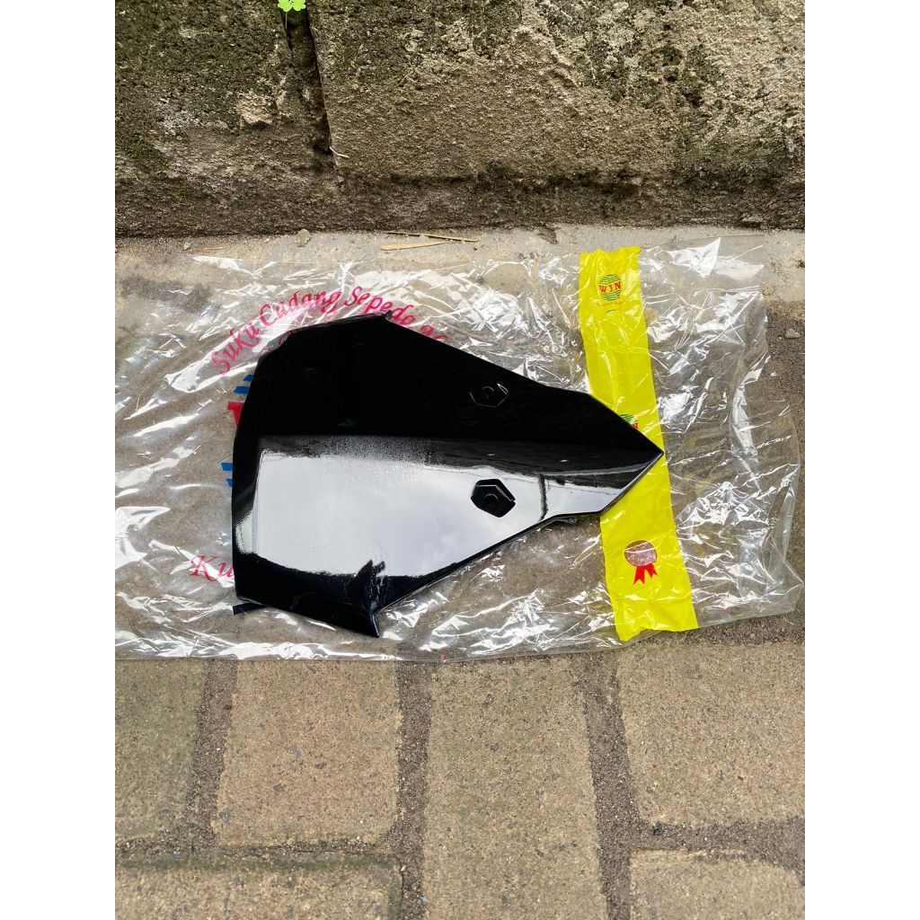 PANEL TAMENG DASI KECIL DEPAN VARIO 150 K59 WIN