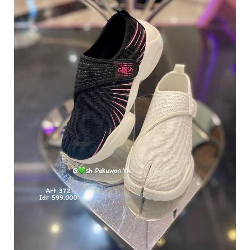 [DAPAT PAPERBAG]READY Sepatu GOSH ART 372