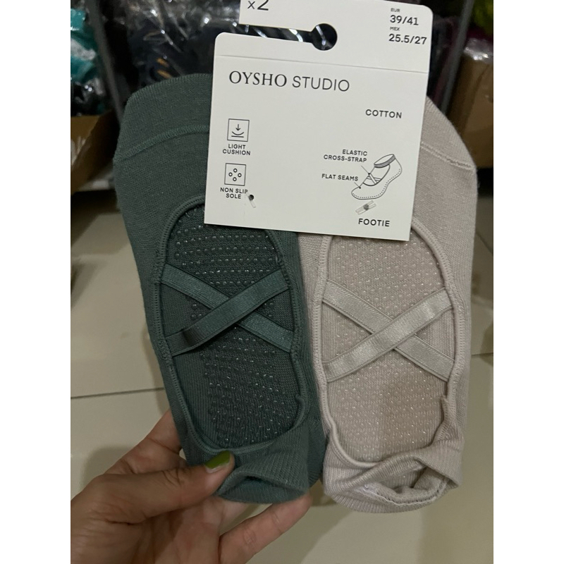 pilates socks oysho