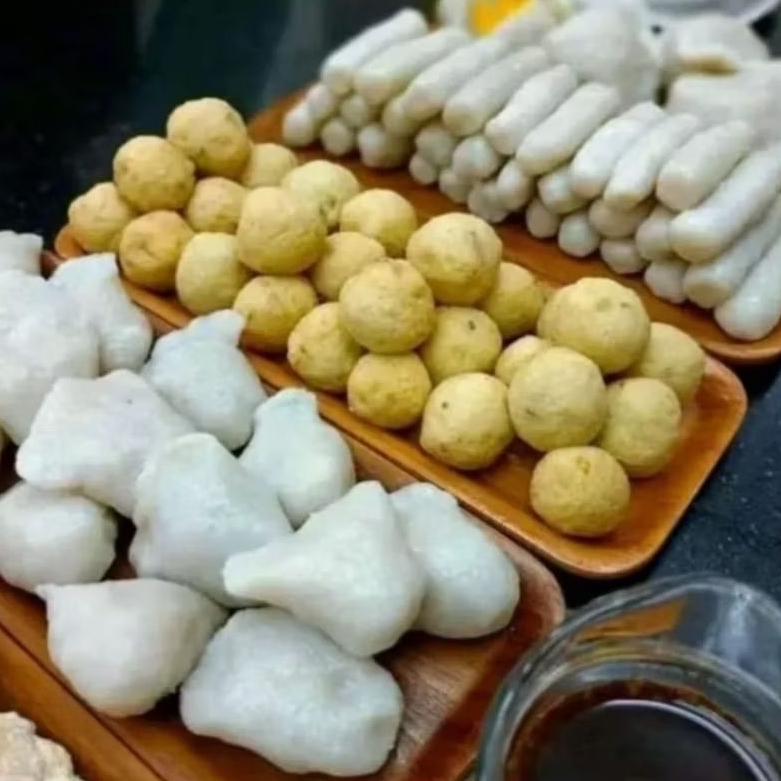 

Paket pempek ikan asli khas Palembang free cuka perbotol pempek facum/frozen