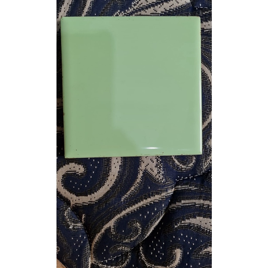 Hanya untuk anda Keramik Polos 11 X 11 Warna Hijau Merah Muda Putih Biru muda Kamar Mandi Ruang Tera