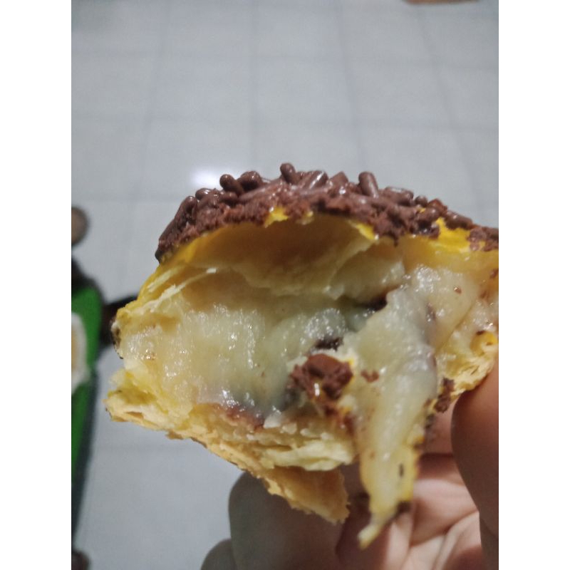 

BOLEN DURIAN LUMER PREMIUM / BOLEN PISANG COKLAT / BOLEN TAPE COKLAT