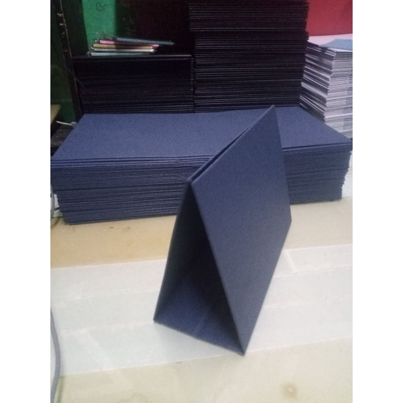 

Dudukan Kalender Meja Hardboard