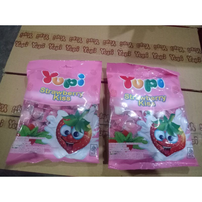 

YUPI STRAWBERRY KISS /MANGGO Kiss / FRUITY Puff 120gram Permen yupi