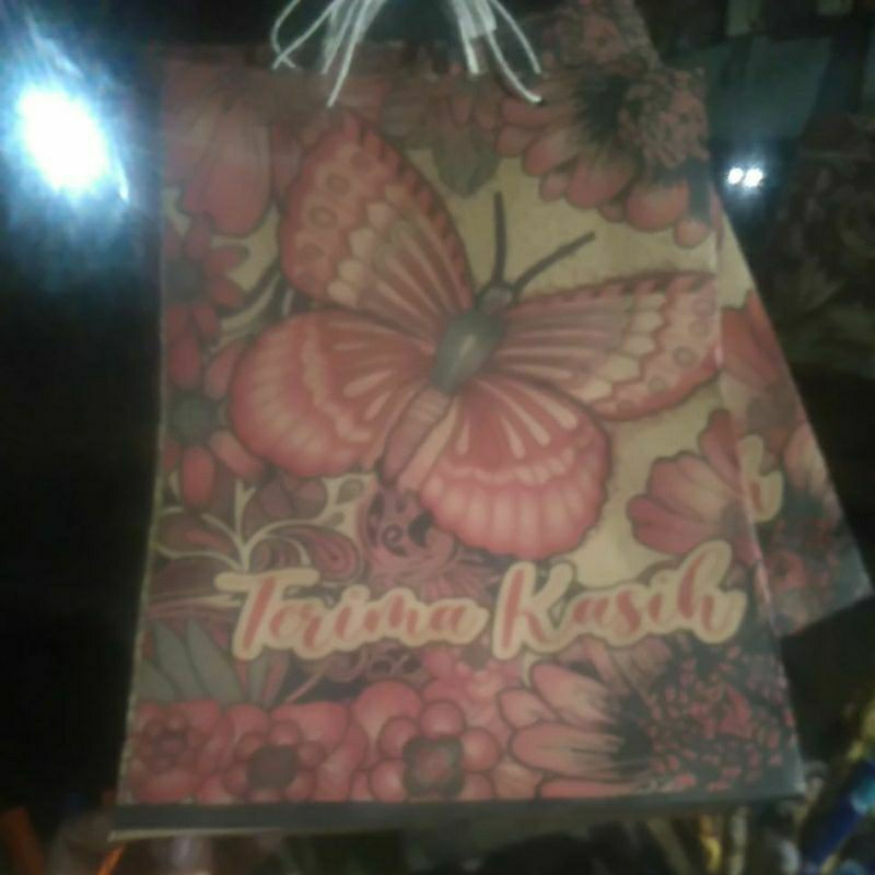

Tas paperbag batik coklat ukuran 21x29x6 ukuran sedang