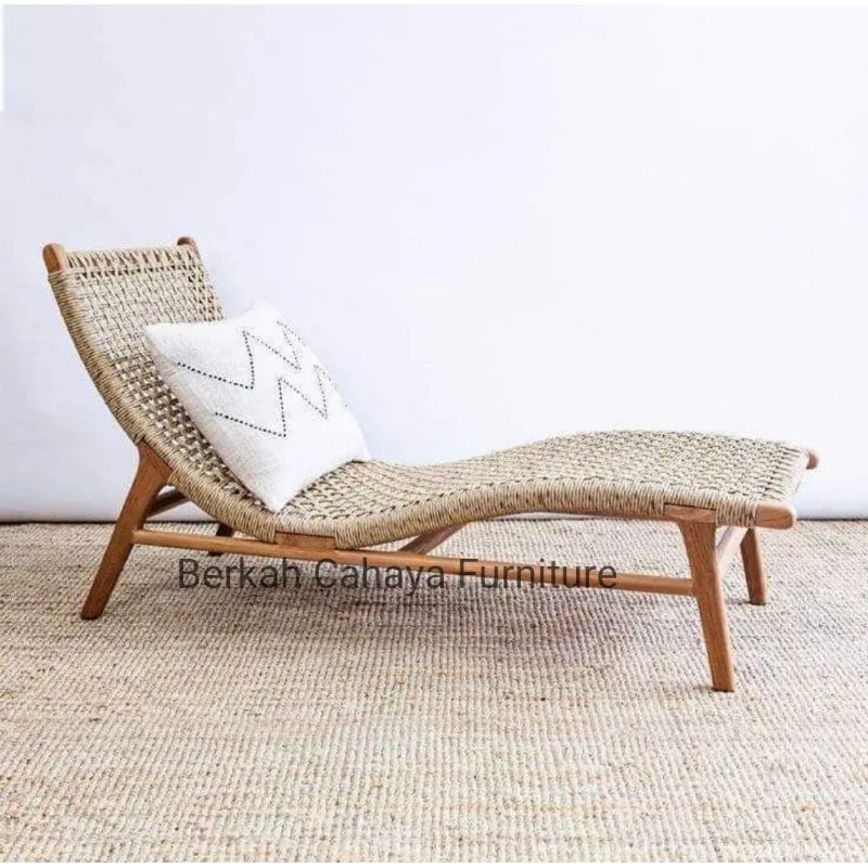 kursi rotan santai kolam renang taman