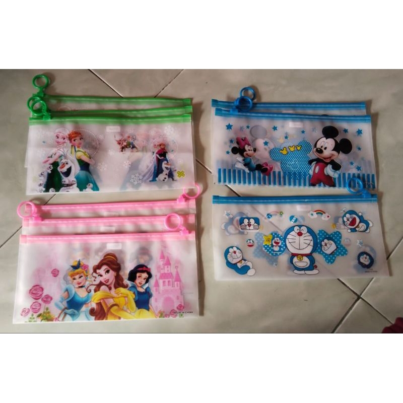 

Tempat Pensil Karakter Kartun