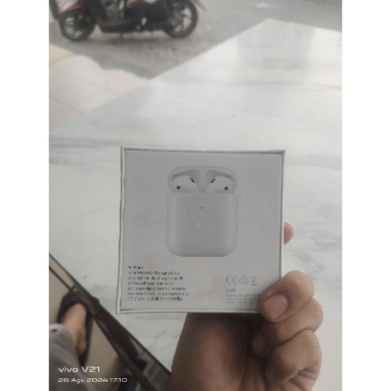 Airpods with Wireless Charging case