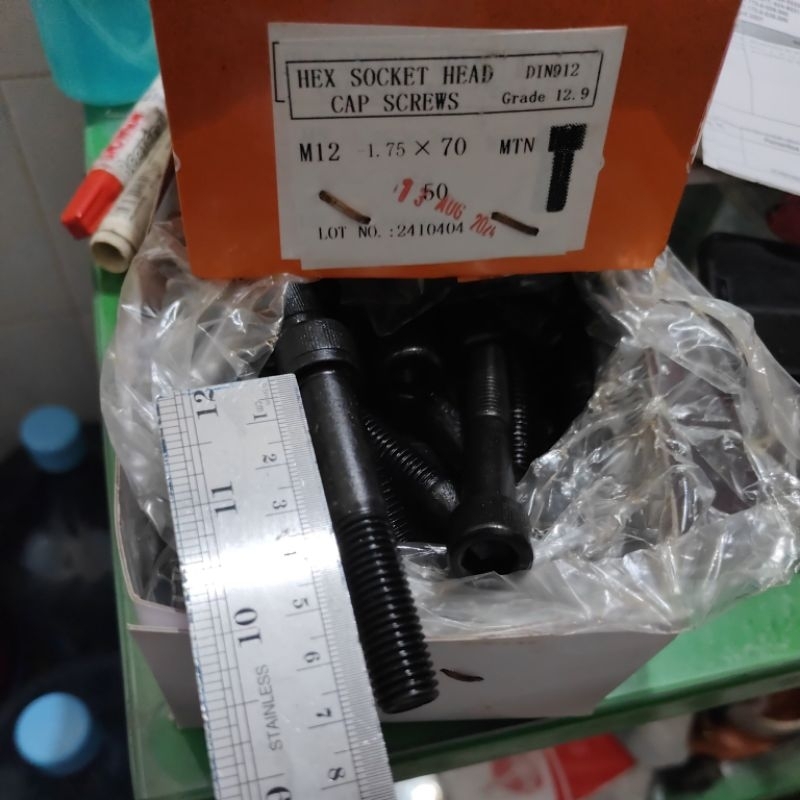 baut baja L M12x70 baja grade 12.9 drat pitch 1.75 pakai kunci L 10mm baja 12.9 / baut L baja 12.9 m