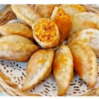 

cireng isi Ayam suwir pedas