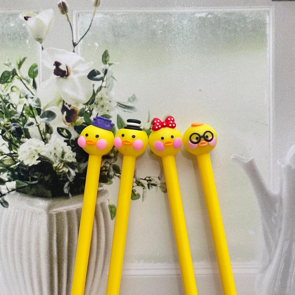 

Pulpen Gel Karakter Bebek Kuning Tinta Gel Hitam 0.5 mm PGK 1441 - bolpoint elastis unik aesthetic korea viral 1 pack alat tulis lucu sovenir hadiah