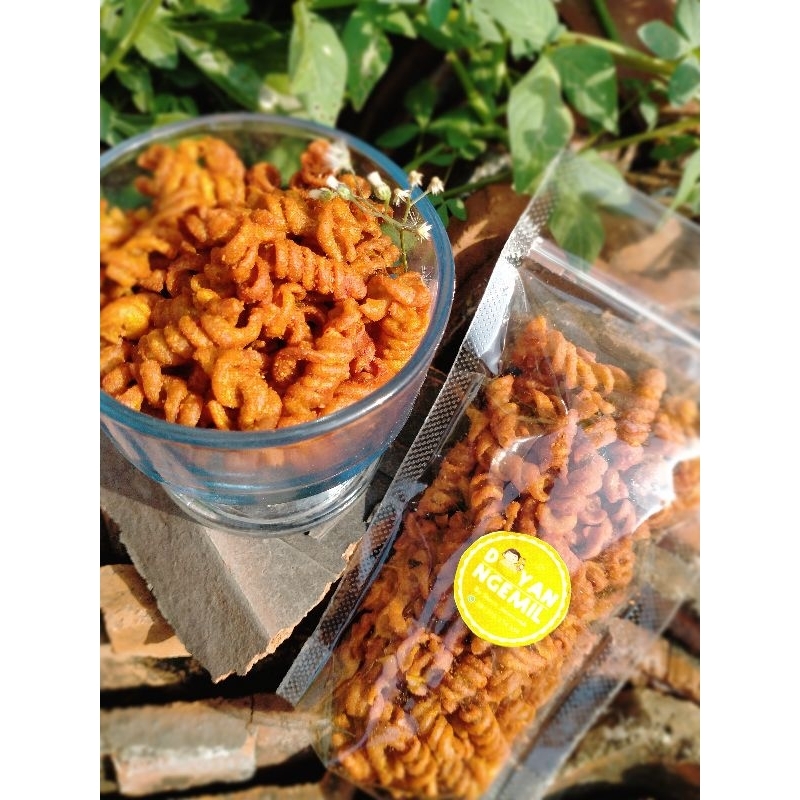 

Makaroni spiral pedas daun jeruk