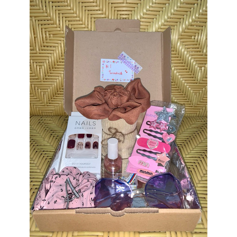 

Hampers Hijab Box, Hampers kerudung paket kado hijab kado kerudung cewek kado wisuda hampers lucu aesthetic