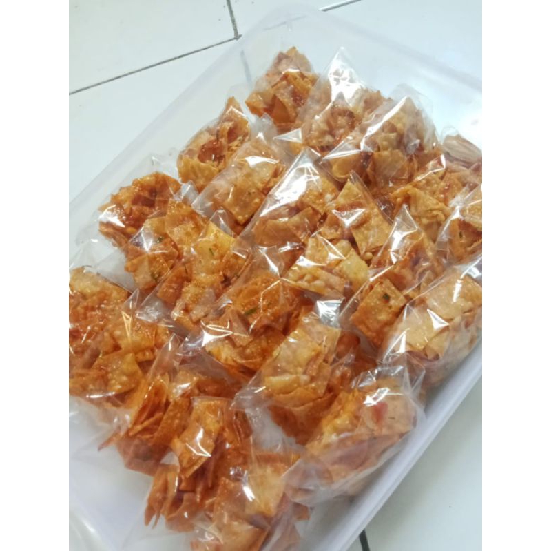 

kripik Pangsit asam manis pedas,camilan murah, camilan pedas