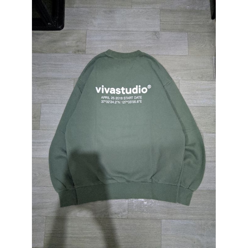 Crewneck vivastudio