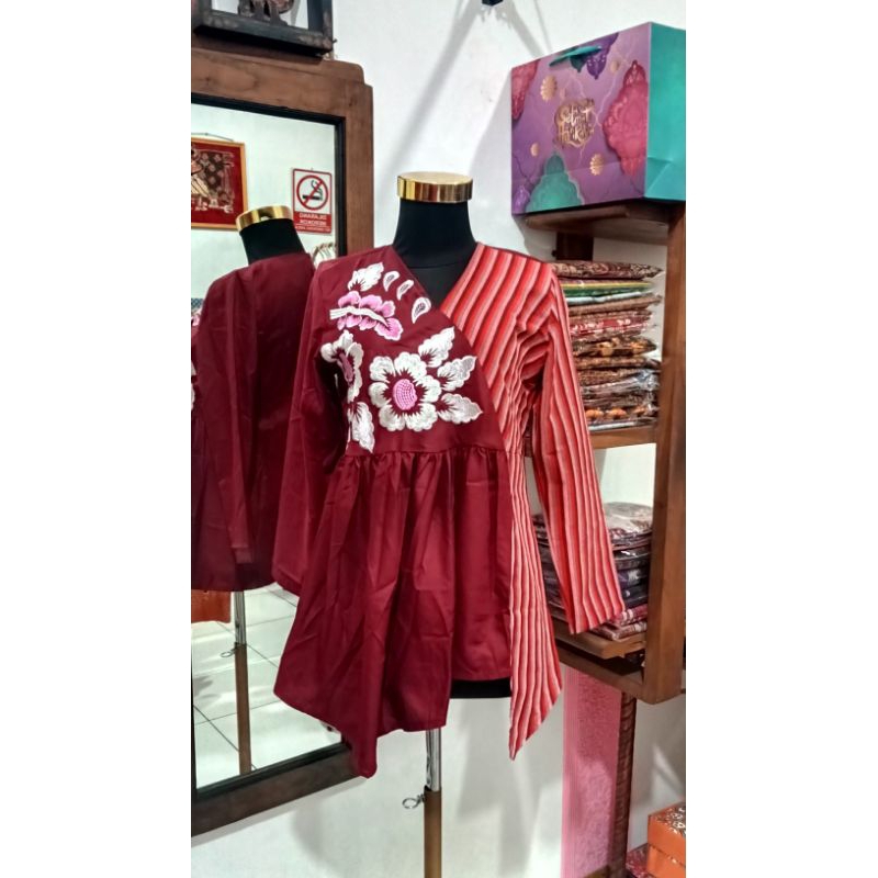 Atasan batik wanita ukuran M perpaduan lurik dan bordir motif bunga bahan premium nyaman