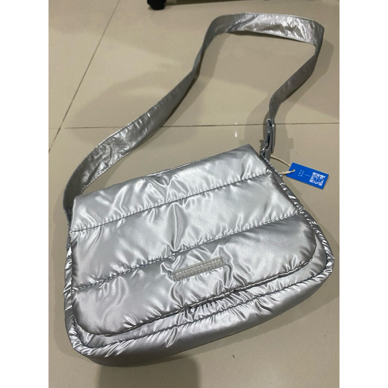 BTV poofy bag preloved