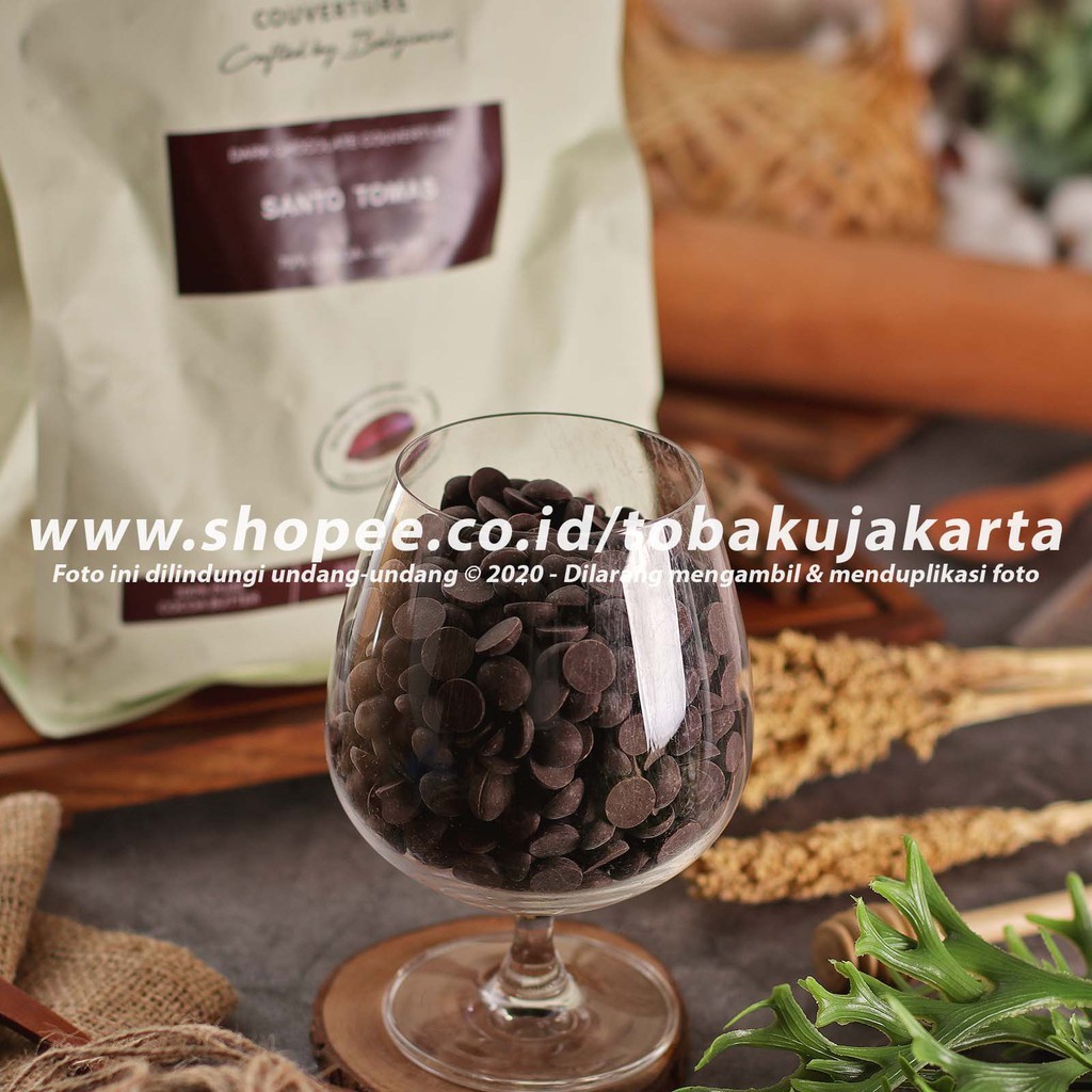 

DLA Naturals - Santo Tomas 70% 250gr Couverture Dark Chocolate Coin