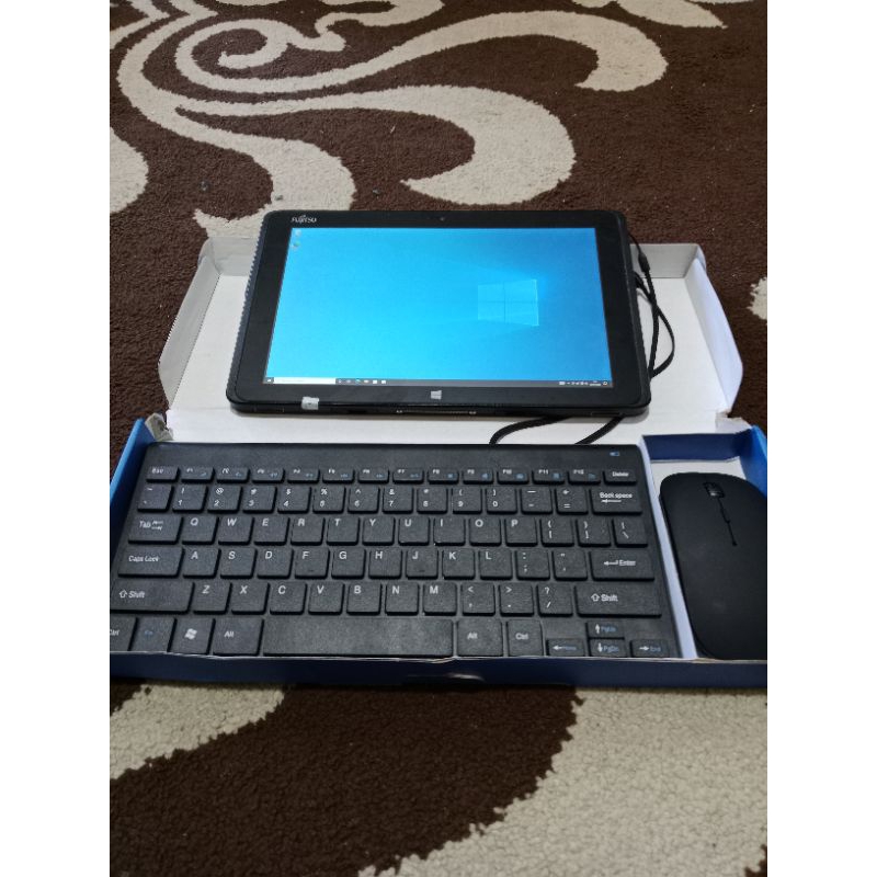 Tablet Fujitsu FARQ 10003 Intel Atom X5 Gen Z8 - RAM 4GB EMMC 64GB SCOND ORIGINAL BERGARANSI