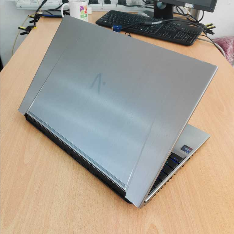 Laptop Bekas Gaming Aftershock Apex / Core i7 Gen 9 / VGA Nvidia RTX 2060