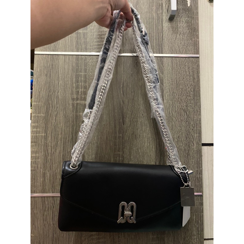 Madelyn bags Su Queena