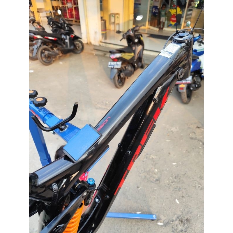 Frame Trek Session size S 27.5 include As Ta Headset