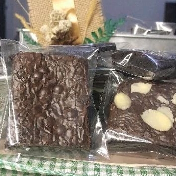 

Rookie Baker's Project Lite Brownies Slice