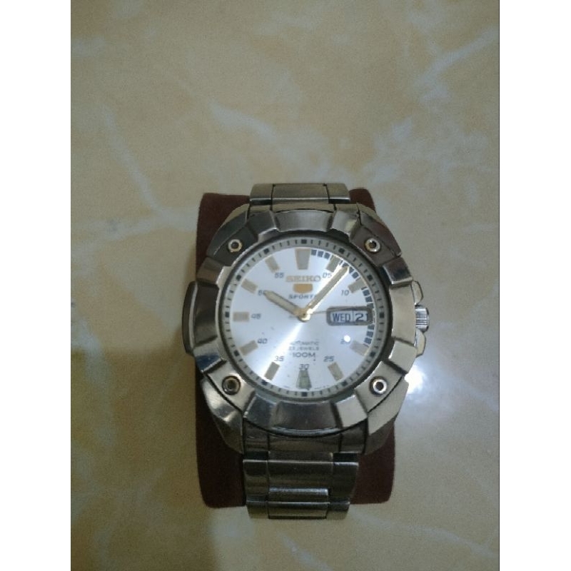 seiko 5 sport