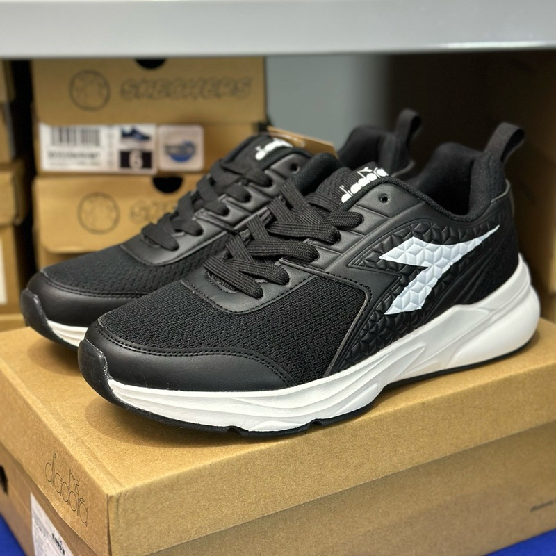 DIADORA Hucimo - Black | DIAFI231007B | BNIB 100% Original Store Sepatu Sekolah Hitam Tenis Badminto