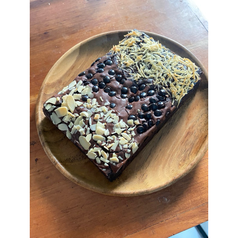 

Fudgy Brownies Medium Chocho Premium by she.browniee