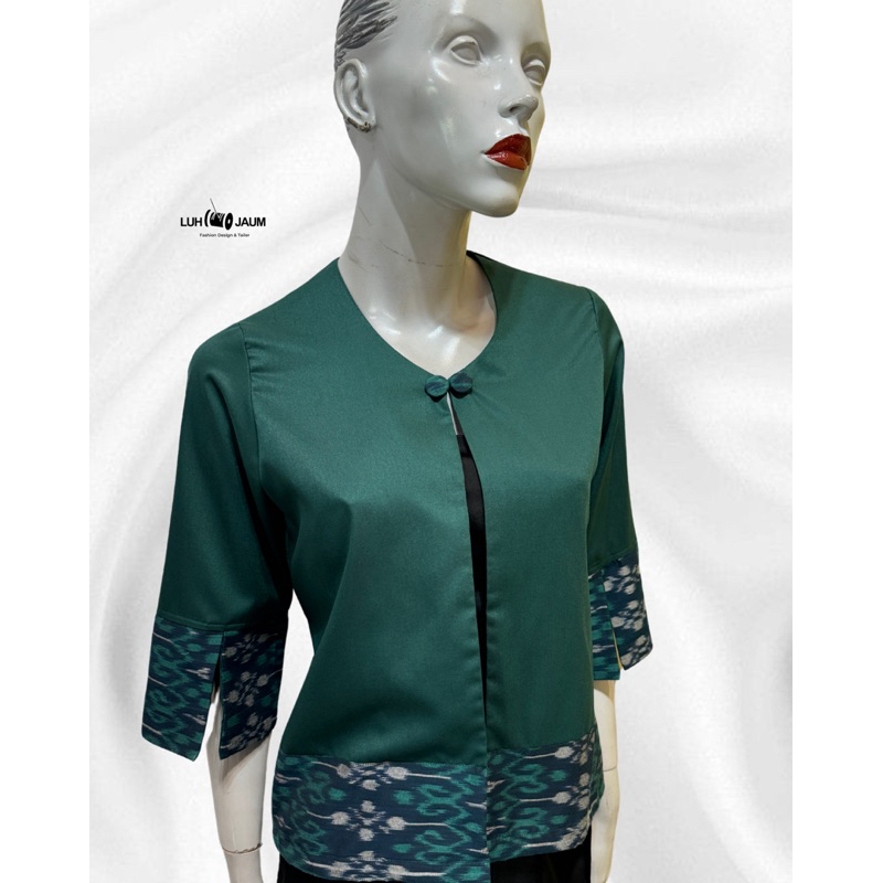 blazer endek kombinasi // atasan kantor wanita // tenun