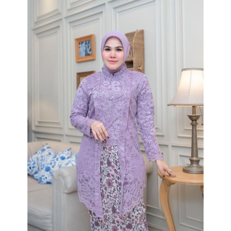 KEBAYA FLOY BRUKAT KINARA//KEBAYA//KEBAYA MODERN//KEBAYA BRUKAT