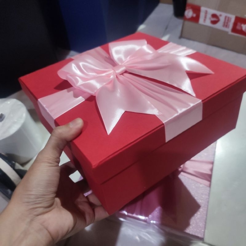 

KOTAK KADO HARDBOX 20x20x10cm-20x20x15cm