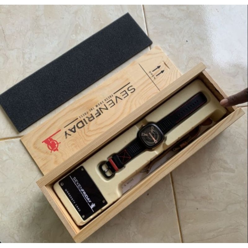 Jam tangan seven friday automatic