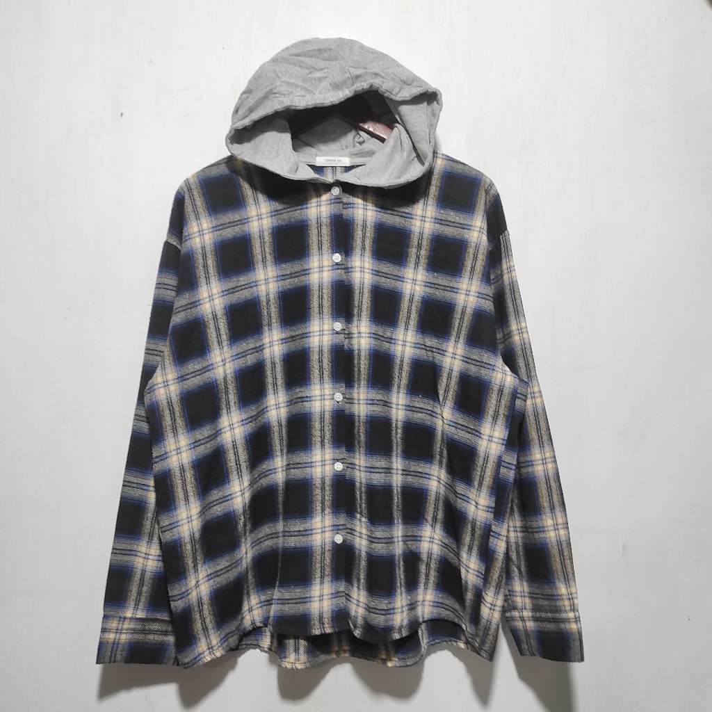 Kemeja Hoodie Comme Ca  Size : XL