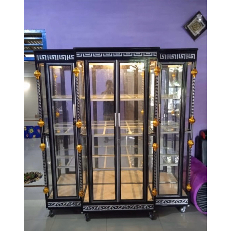 Lemari Hias Tempahan Kaca Lampu
