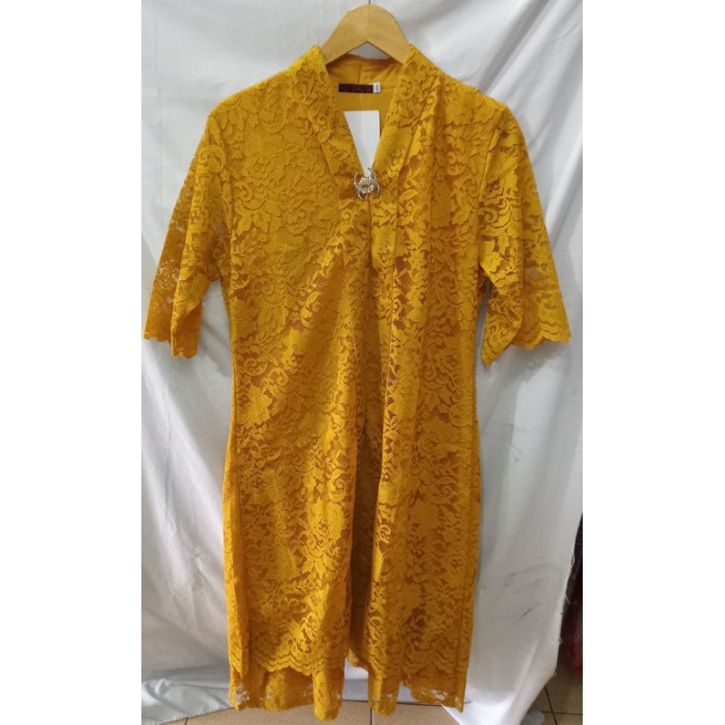 Dress brokat model Kartini kuning kunyit+free bros