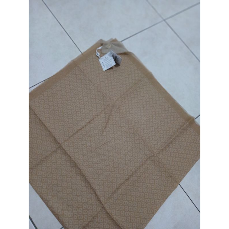 buttonscarves tapis canary