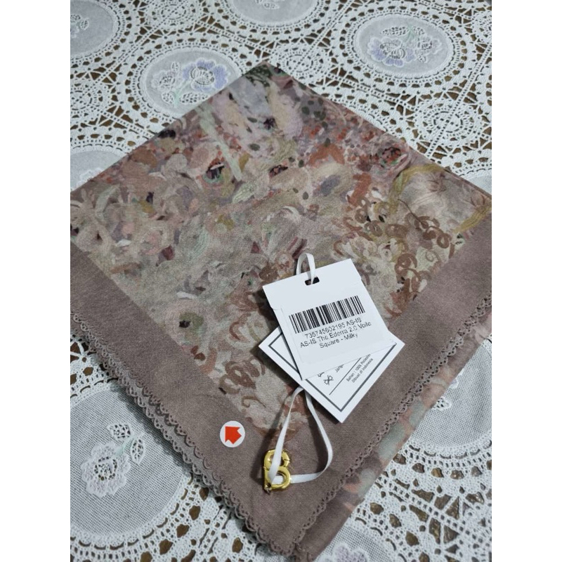 buttonscarves ederra - milky as is
