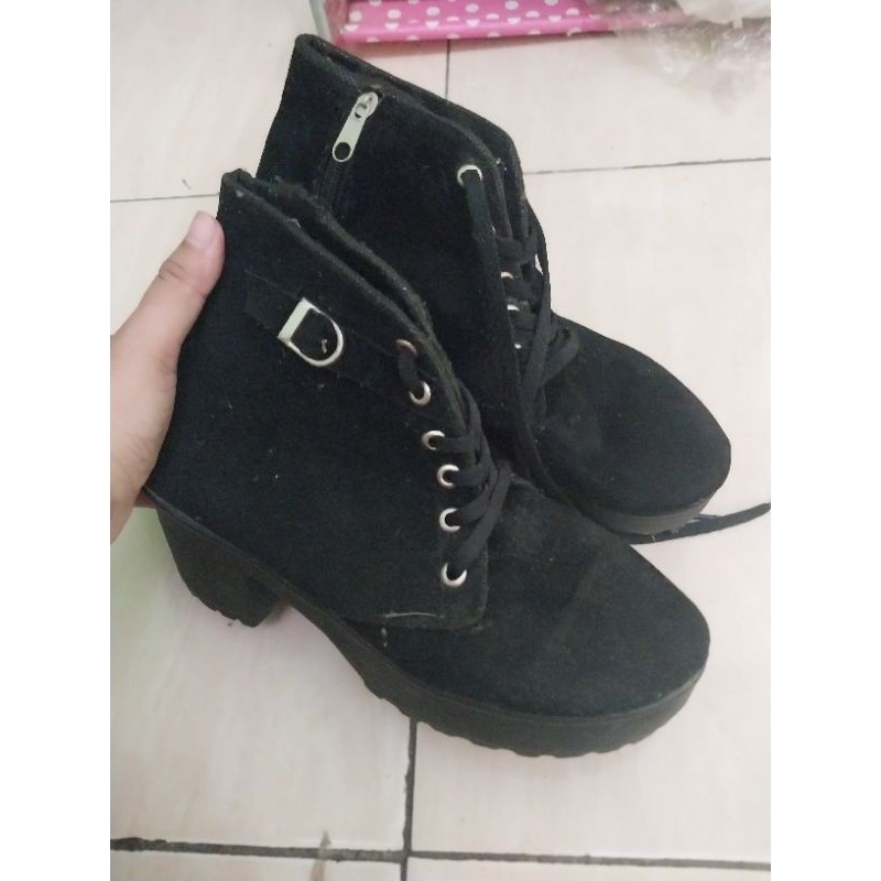 SEPATU BOOT WANITA PRELOVED