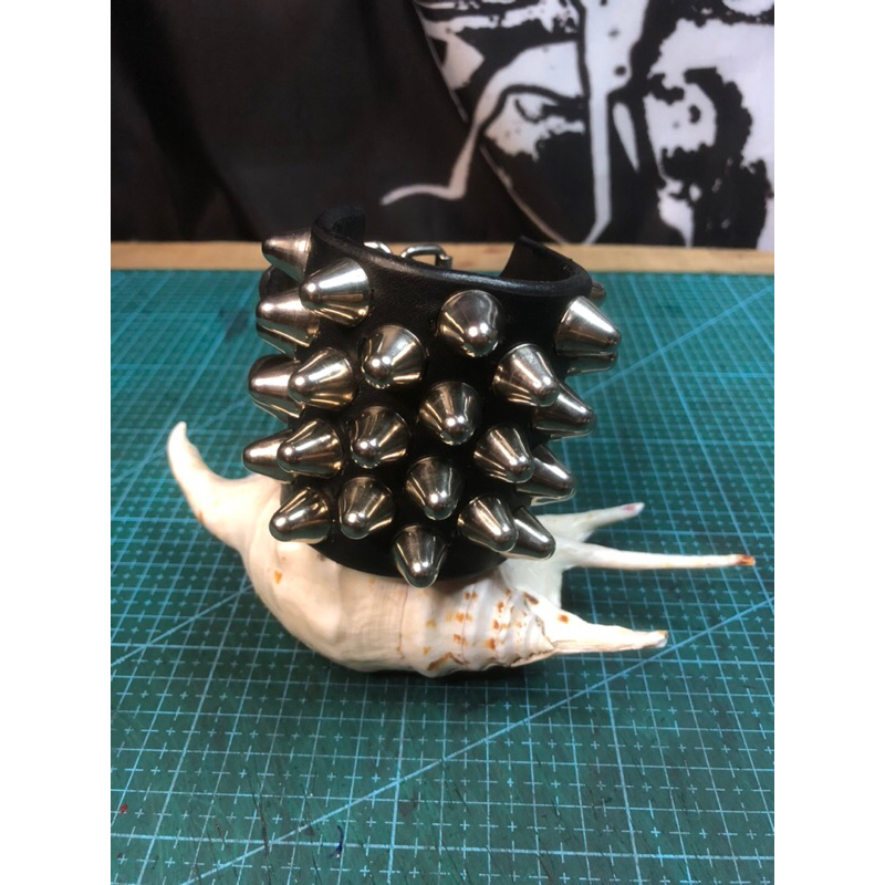 Gelang kulit asli Uk studs 77 cone 6×5 row