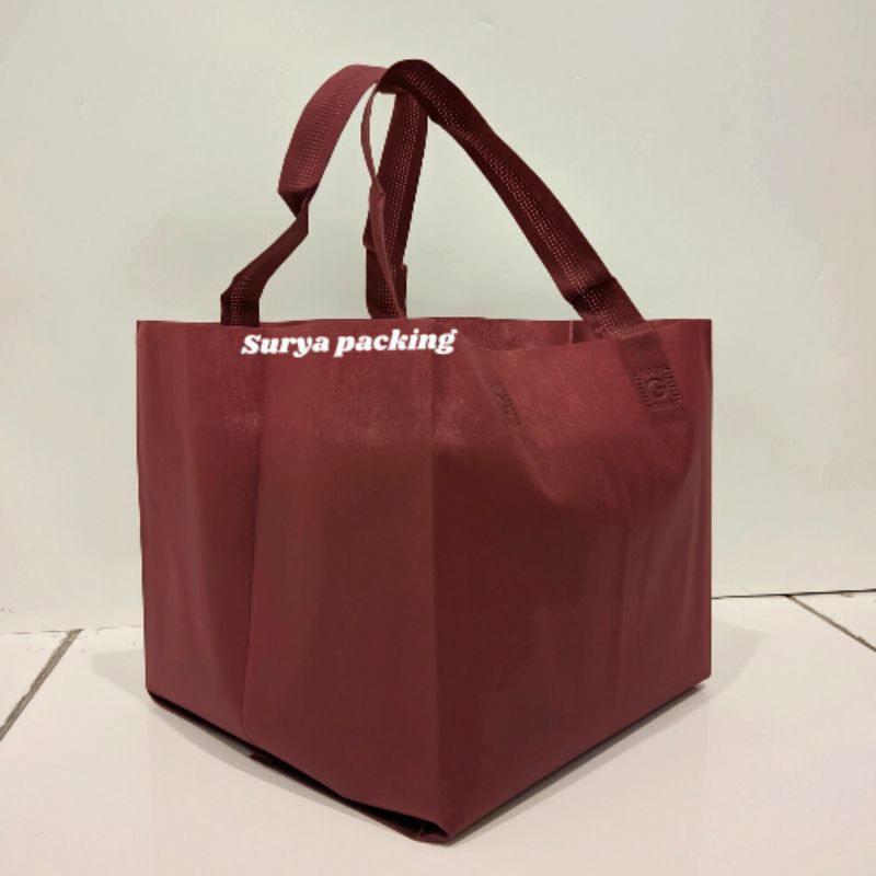 

RB pAKet 60PCSGoodiebag Lipat Samping Box Hajatan Dus Kotak Nasi Besek Kain Spunbond