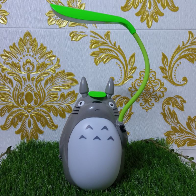 Lampu Tidur Totoro Pegang Daun